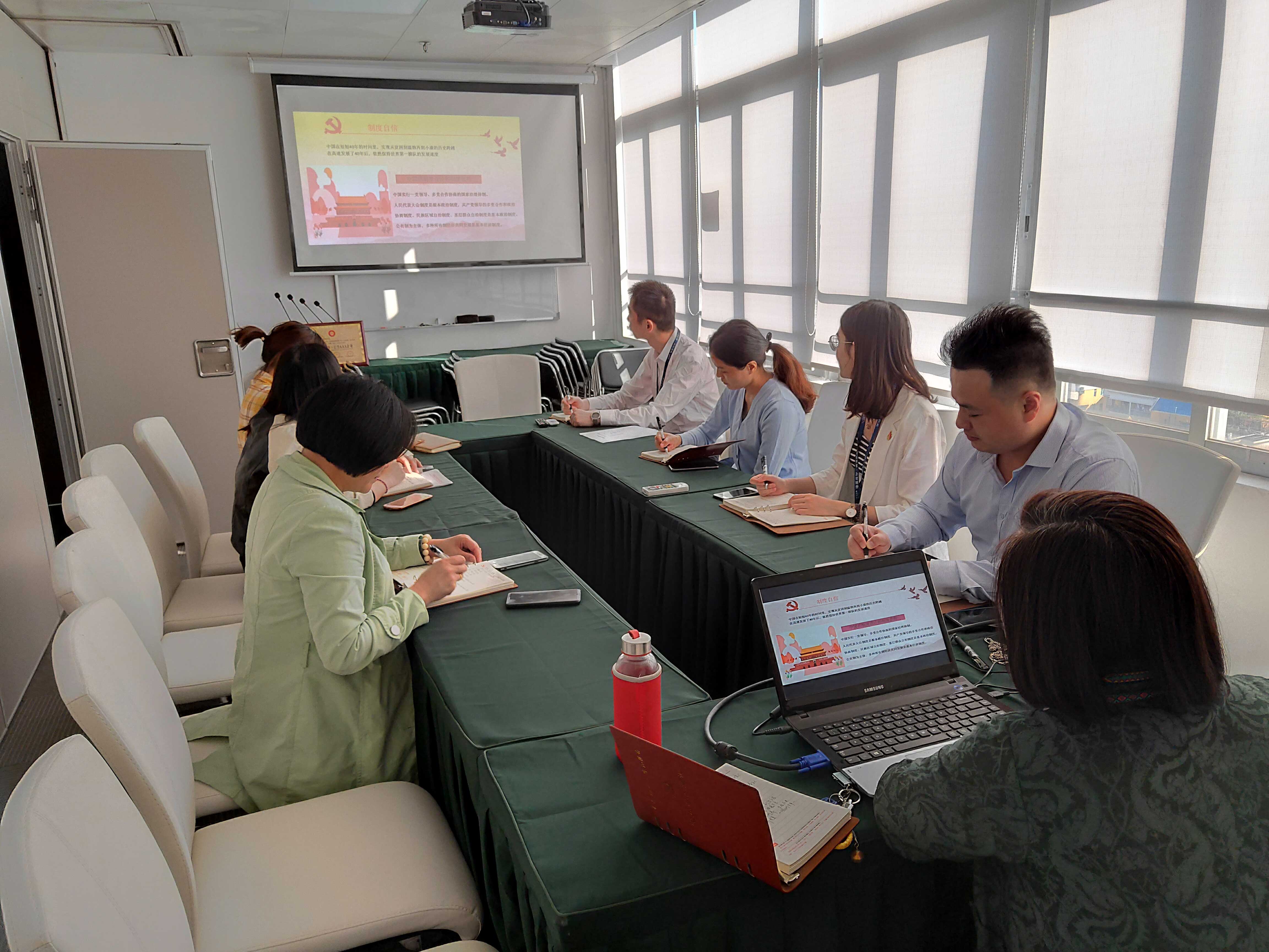 “坚定四个自负，共圆中国梦”主题教育活动