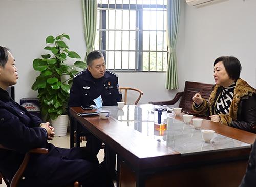 加强党建共建，亲昵警企关系